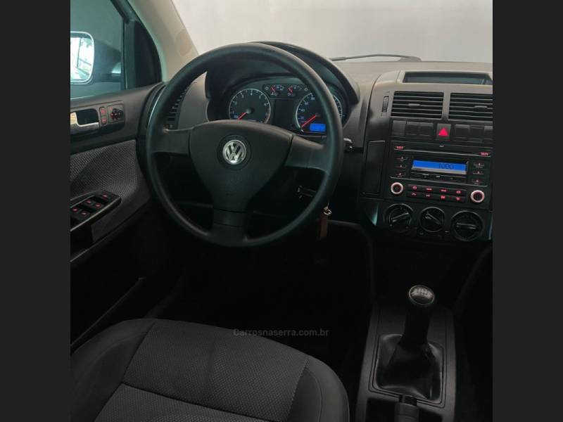 VOLKSWAGEN - POLO - 2011/2011 - Prata - R$ 38.900,00