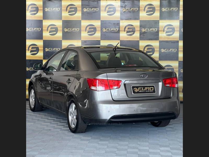 KIA MOTORS - CERATO - 2011/2011 - Cinza - R$ 43.900,00