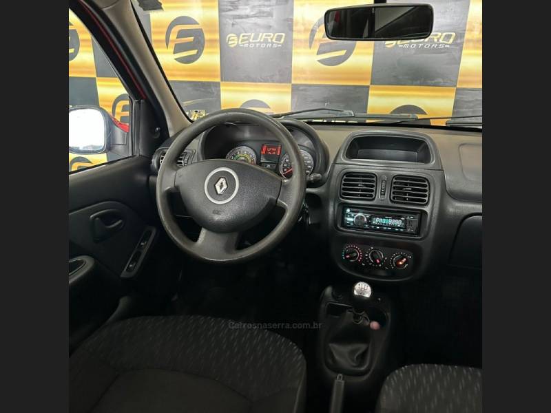 RENAULT - CLIO - 2015/2016 - Vermelha - R$ 33.900,00