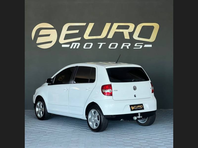VOLKSWAGEN - FOX - 2007/2008 - Branca - R$ 33.900,00