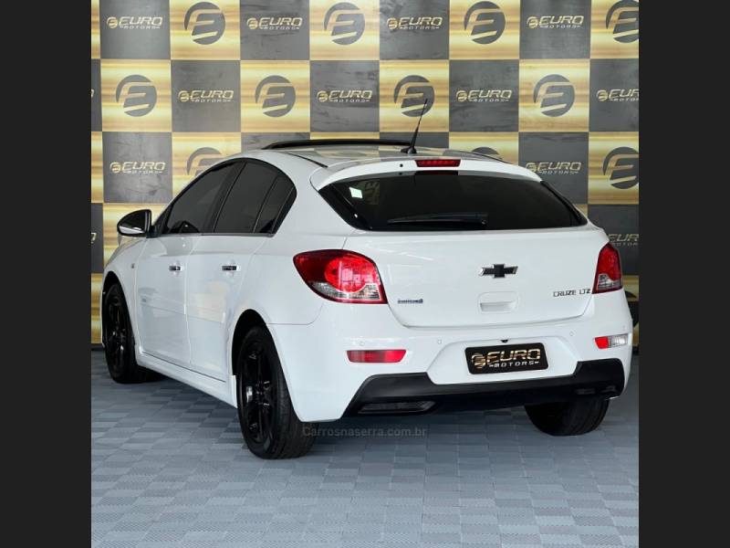 CHEVROLET - CRUZE - 2013/2014 - Branca - R$ 76.900,00