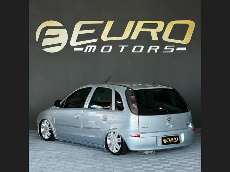 CHEVROLET - CORSA - 2010/2010 - Prata - R$ 36.900,00