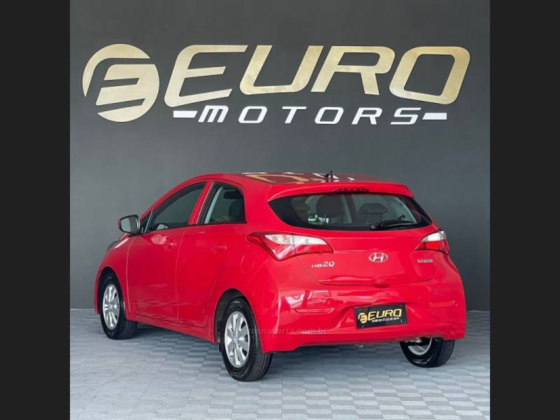 HYUNDAI - HB20 - 2012/2013 - Vermelha - R$ 47.900,00
