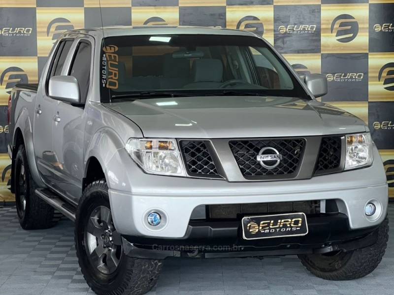 NISSAN - FRONTIER - 2008/2009 - Prata - R$ 77.900,00