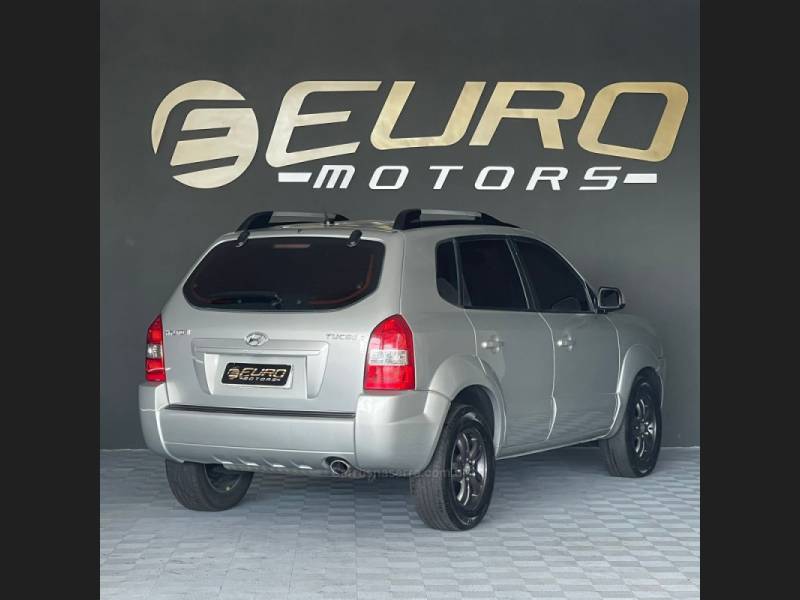 HYUNDAI - TUCSON - 2010/2011 - Prata - R$ 43.900,00