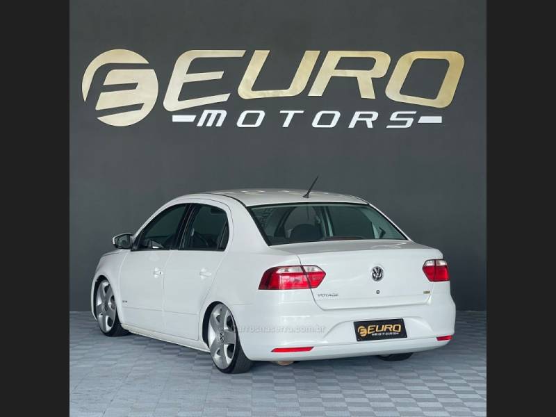 VOLKSWAGEN - VOYAGE - 2013/2014 - Branca - R$ 43.900,00
