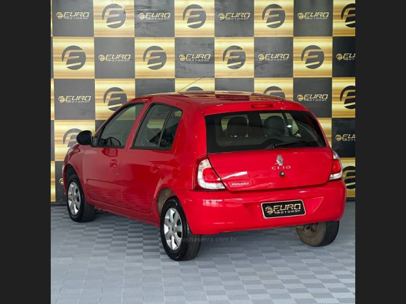 RENAULT - CLIO - 2015/2016 - Vermelha - R$ 33.900,00