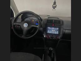 VOLKSWAGEN - POLO - 2002/2003 - Prata - R$ 32.900,00