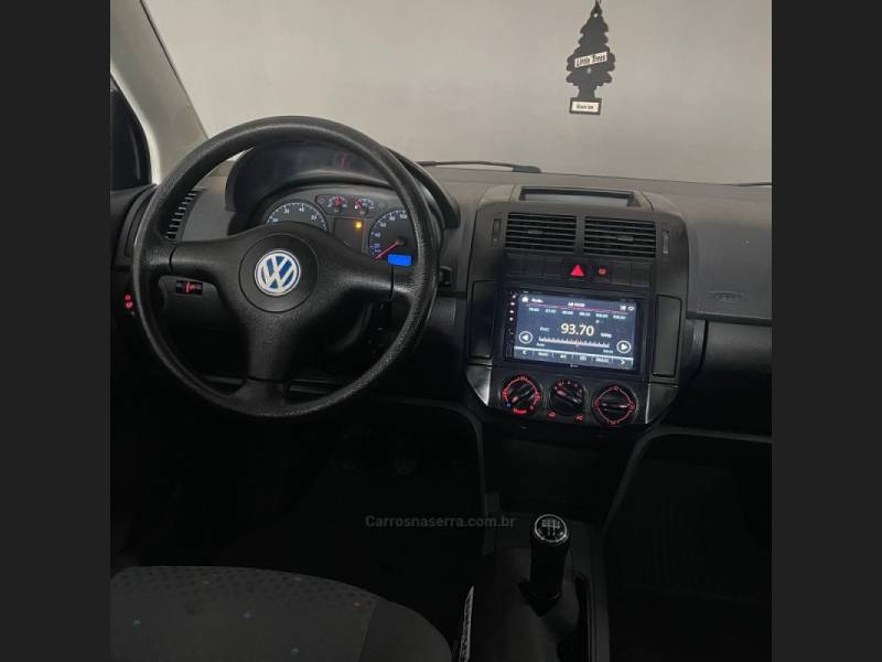 VOLKSWAGEN - POLO - 2002/2003 - Prata - R$ 32.900,00