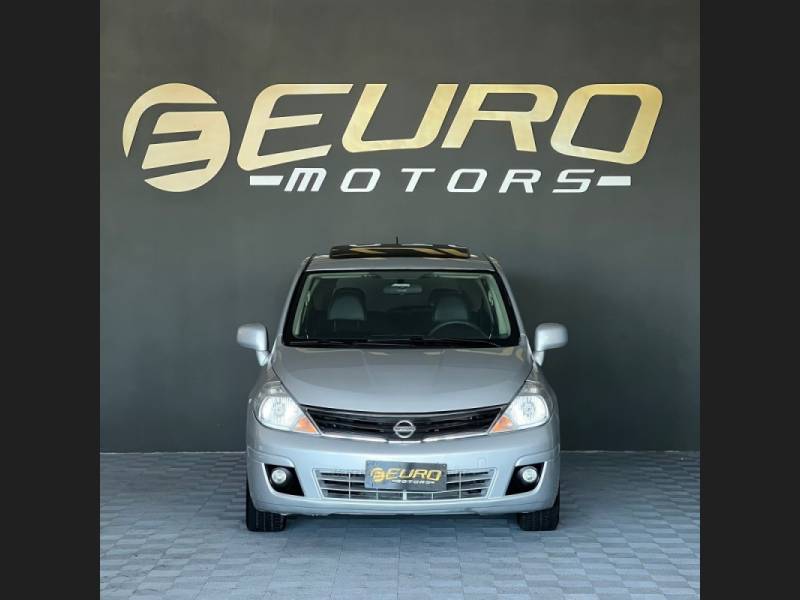 NISSAN - TIIDA - 2010/2011 - Prata - R$ 39.900,00