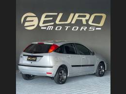 FORD - FOCUS - 2006/2007 - Prata - R$ 25.900,00