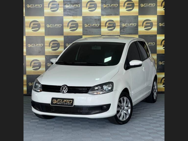 VOLKSWAGEN - FOX - 2013/2013 - Branca - R$ 39.900,00