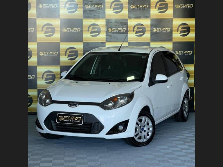 FORD - FIESTA - 2013/2014 - Branca - R$ 33.900,00