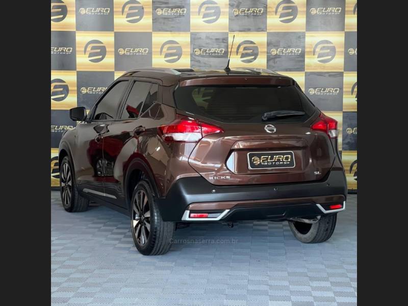 NISSAN - KICKS - 2017/2017 - Marrom - R$ 85.900,00