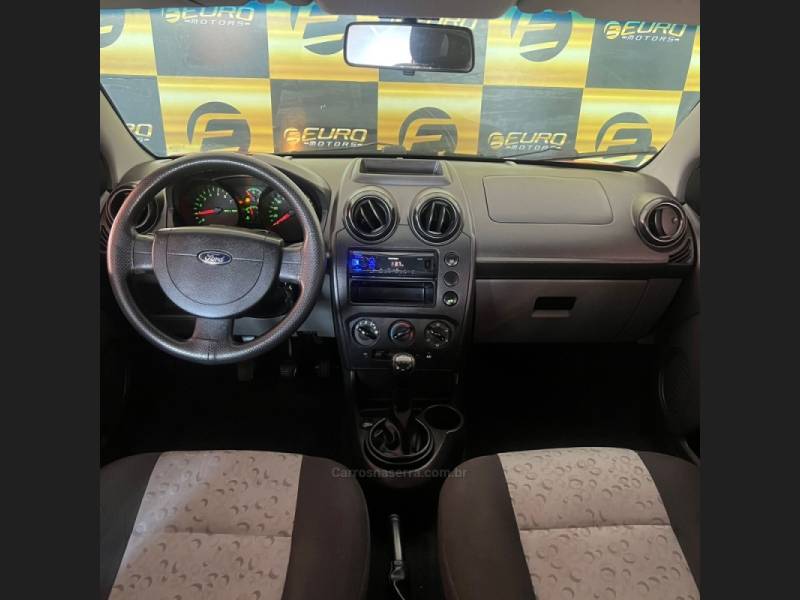 FORD - FIESTA - 2008/2009 - Vermelha - R$ 27.900,00
