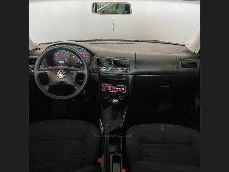 VOLKSWAGEN - GOLF - 2001/2001 - Dourada - Sob Consulta
