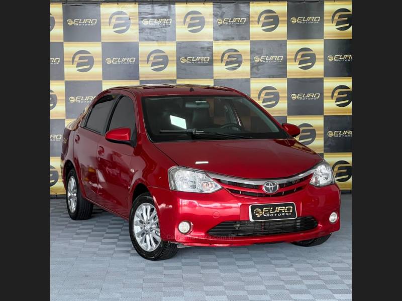 TOYOTA - ETIOS - 2014/2014 - Vermelha - R$ 45.900,00