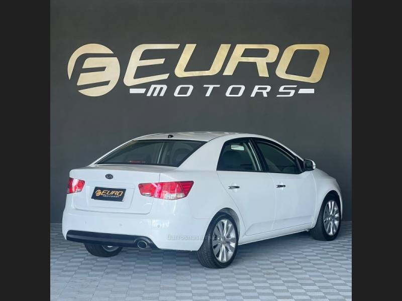KIA MOTORS - CERATO - 2011/2011 - Branca - R$ 52.900,00