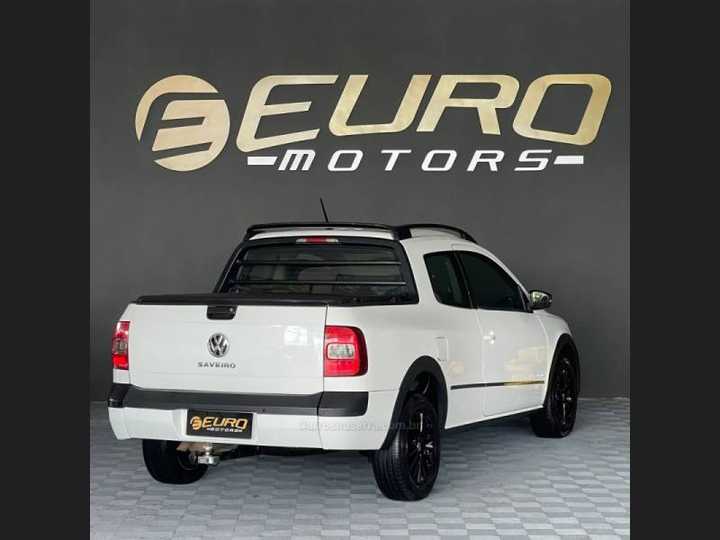 VOLKSWAGEN - SAVEIRO - 2014/2015 - Branca - R$ 69.900,00