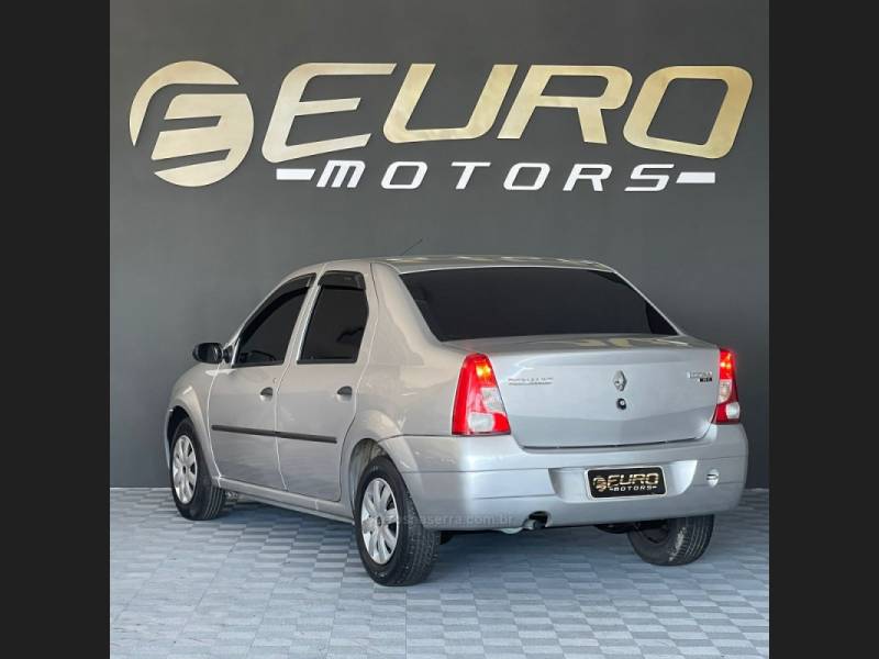 RENAULT - LOGAN - 2008/2009 - Prata - R$ 22.900,00