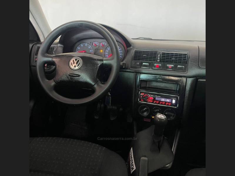 VOLKSWAGEN - GOLF - 2001/2001 - Dourada - Sob Consulta