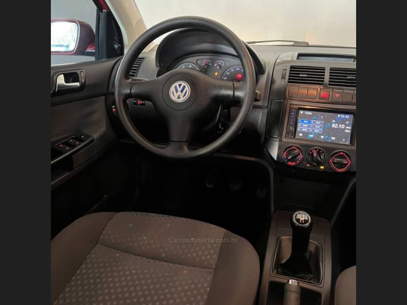 VOLKSWAGEN - POLO - 2003/2003 - Vinho - R$ 27.900,00