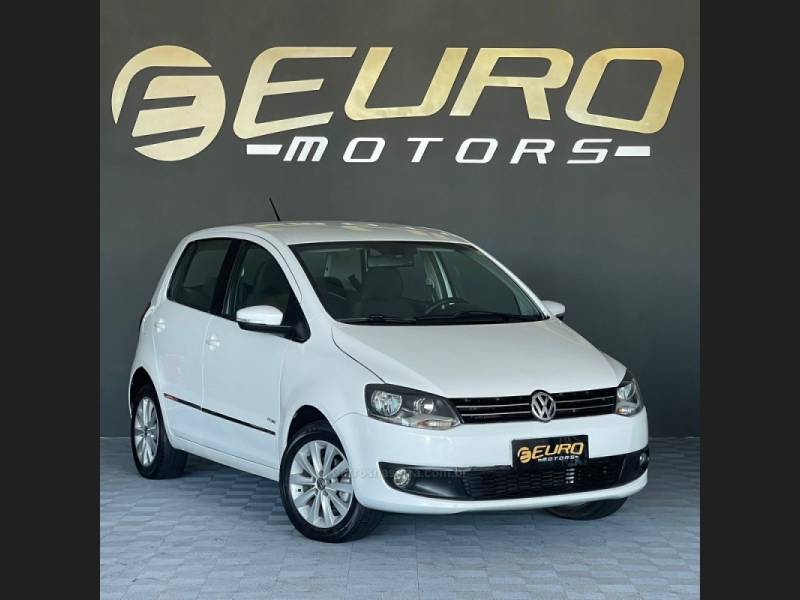 VOLKSWAGEN - FOX - 2010/2011 - Branca - R$ 38.900,00
