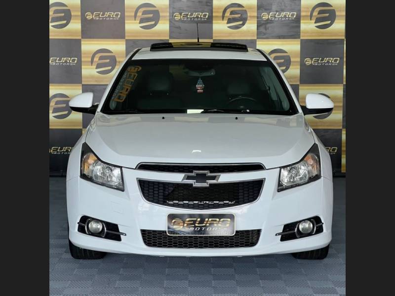 CHEVROLET - CRUZE - 2013/2014 - Branca - R$ 76.900,00