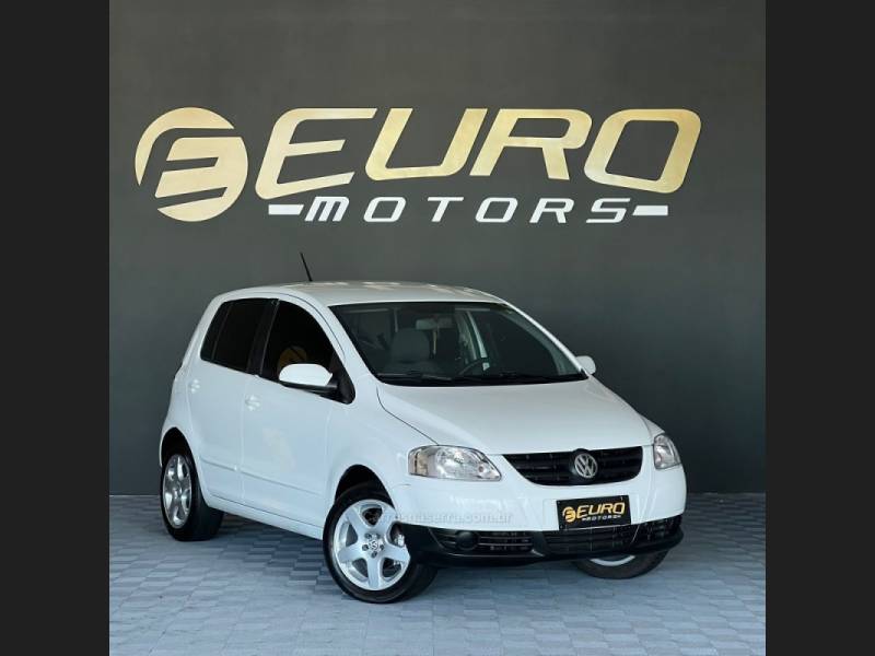 VOLKSWAGEN - FOX - 2007/2008 - Branca - R$ 33.900,00