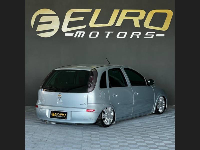 CHEVROLET - CORSA - 2010/2010 - Prata - R$ 36.900,00