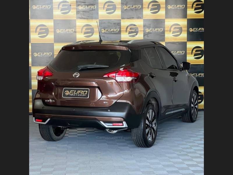 NISSAN - KICKS - 2017/2017 - Marrom - R$ 85.900,00