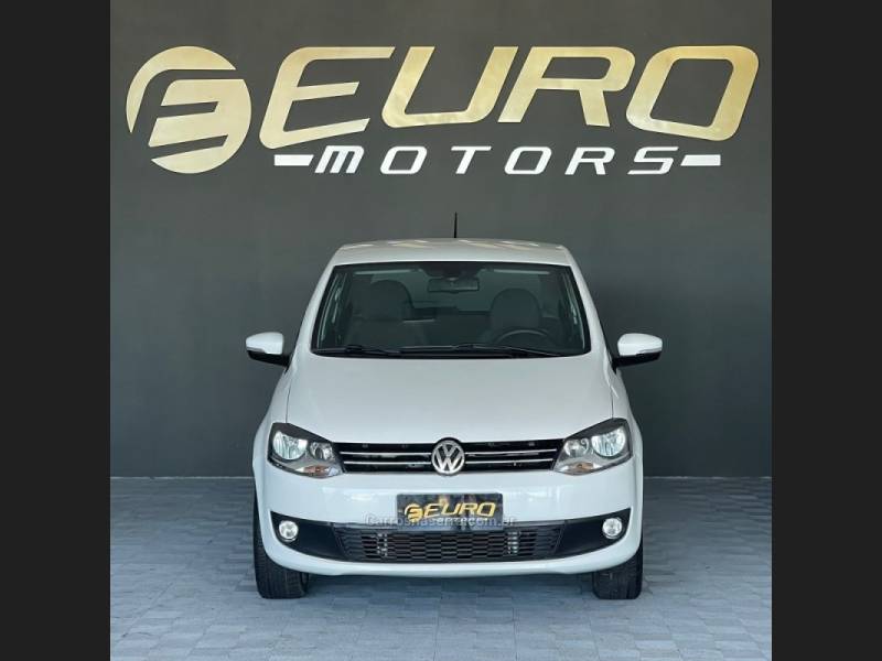 VOLKSWAGEN - FOX - 2010/2011 - Branca - R$ 38.900,00