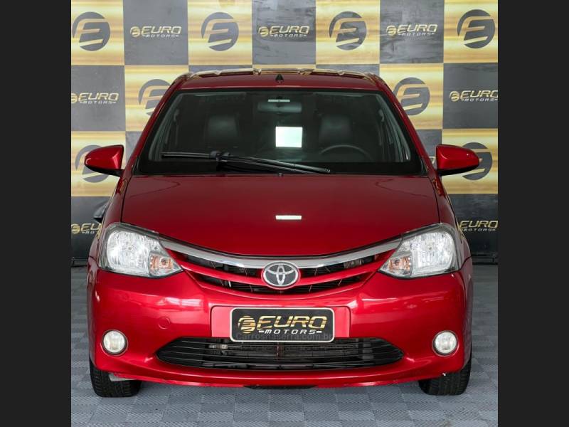 TOYOTA - ETIOS - 2014/2014 - Vermelha - R$ 45.900,00